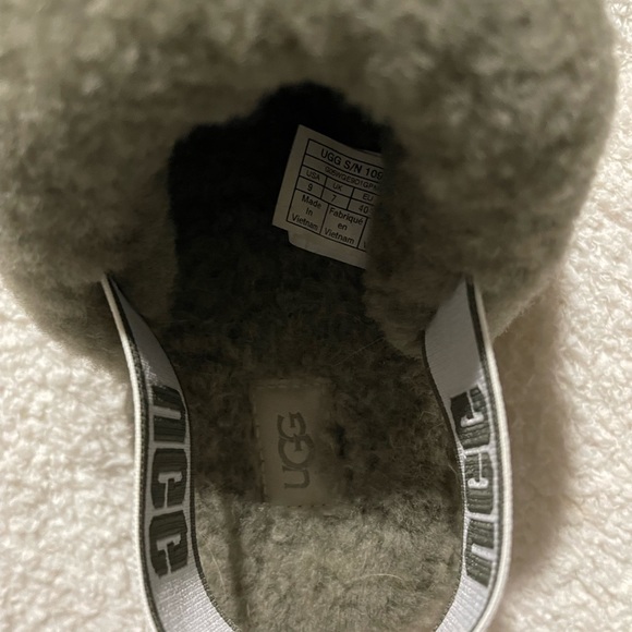 UGG® Fluff Yeah Slides - Picture 5 of 6